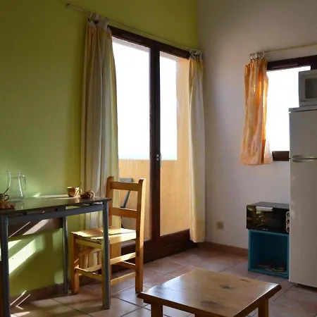 Apartment 2 Pieces Avec Balcon - 800m De La Et Parking Prive - Fr-1-229d-280 *